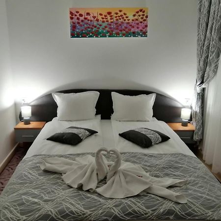 Grand Monasteryl Apartment ''Star Paradise'' ปอมโปโรโว ภายนอก รูปภาพ