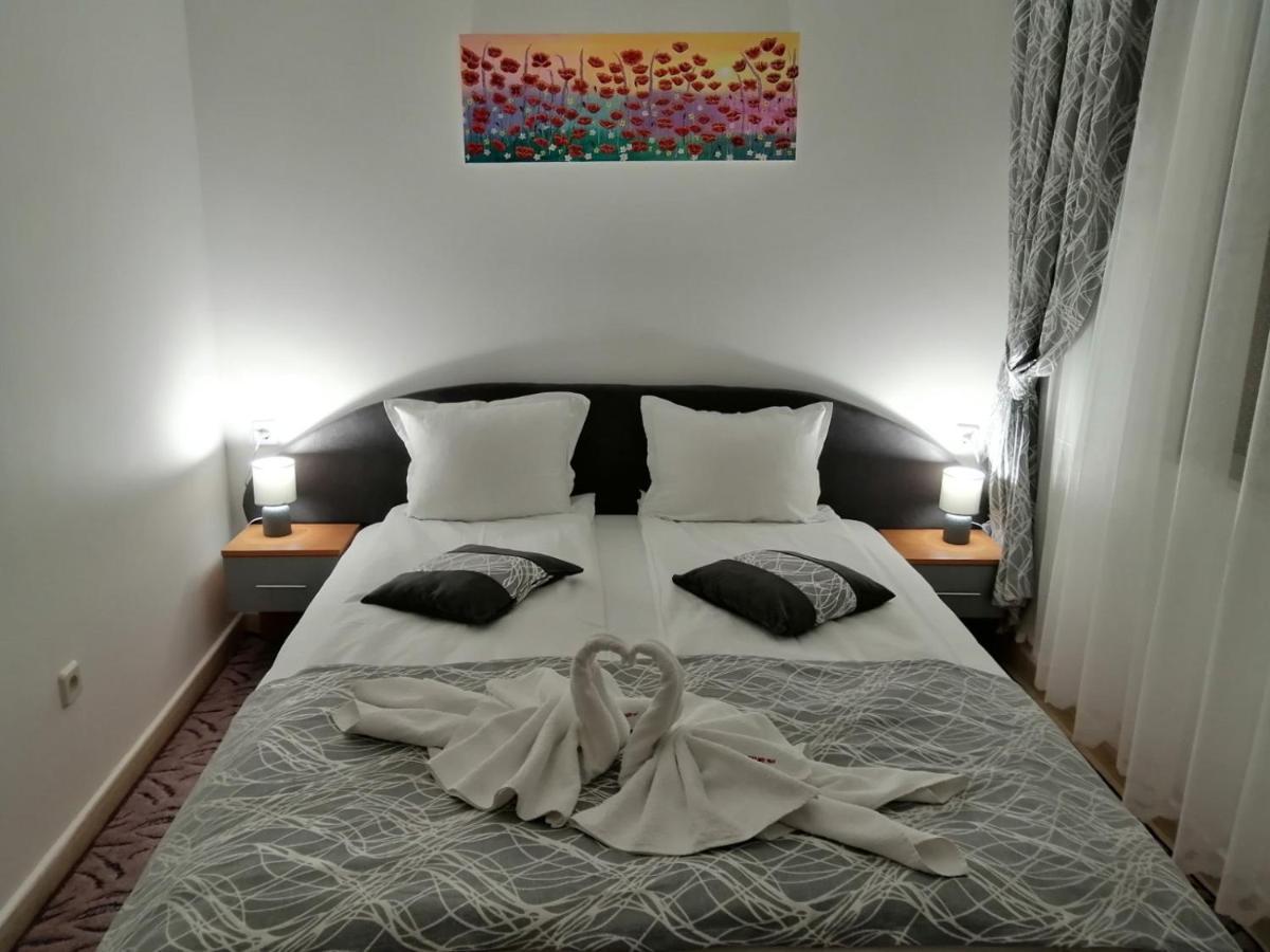 Grand Monasteryl Apartment ''Star Paradise'' ปอมโปโรโว ภายนอก รูปภาพ